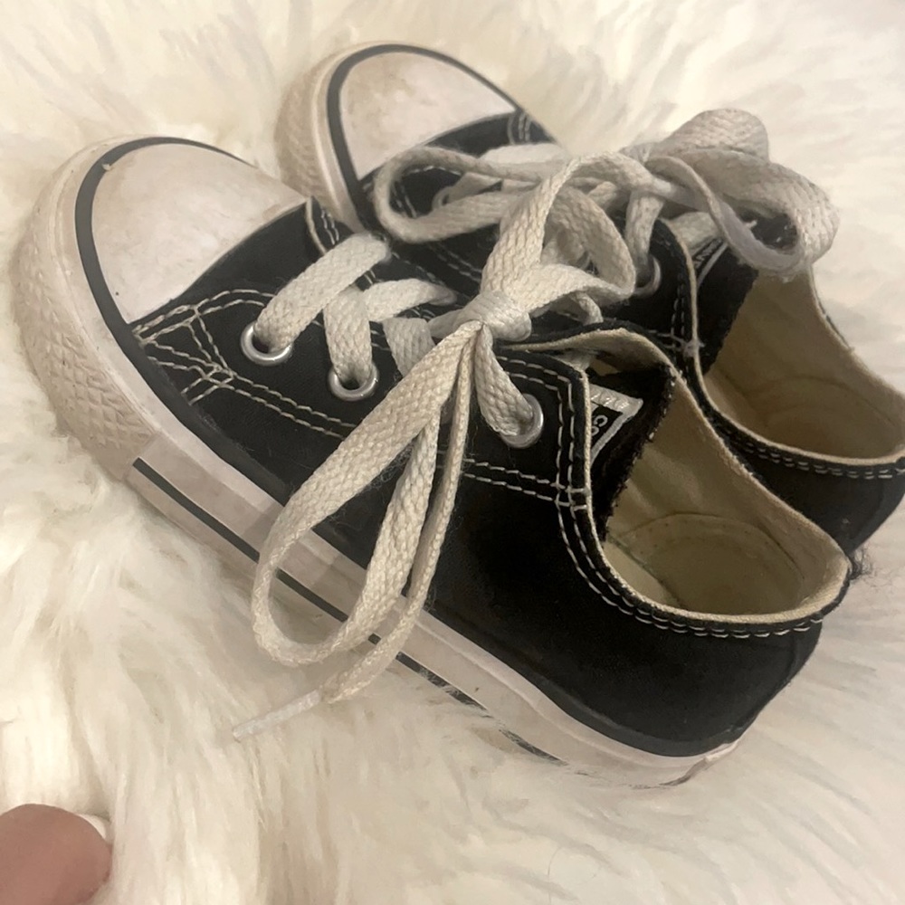 🖤🤍🖤Converse sz 6 toddler